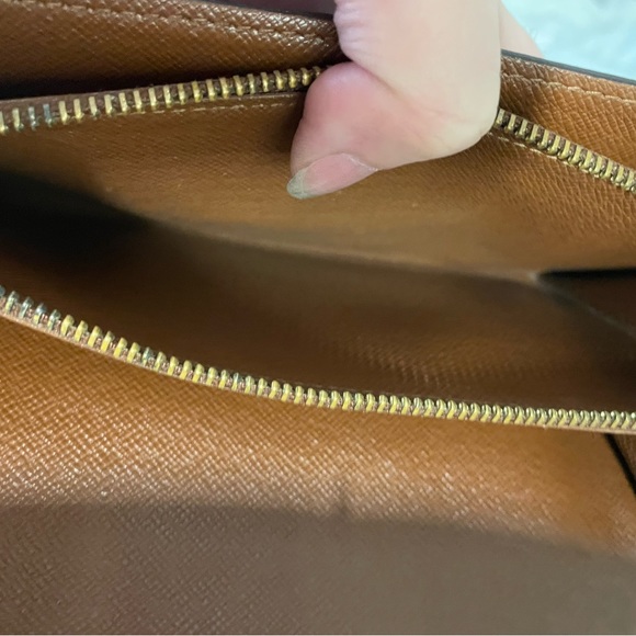 Louis Vuitton Signature Monogram Sarah Wallet - Picture 11 of 16